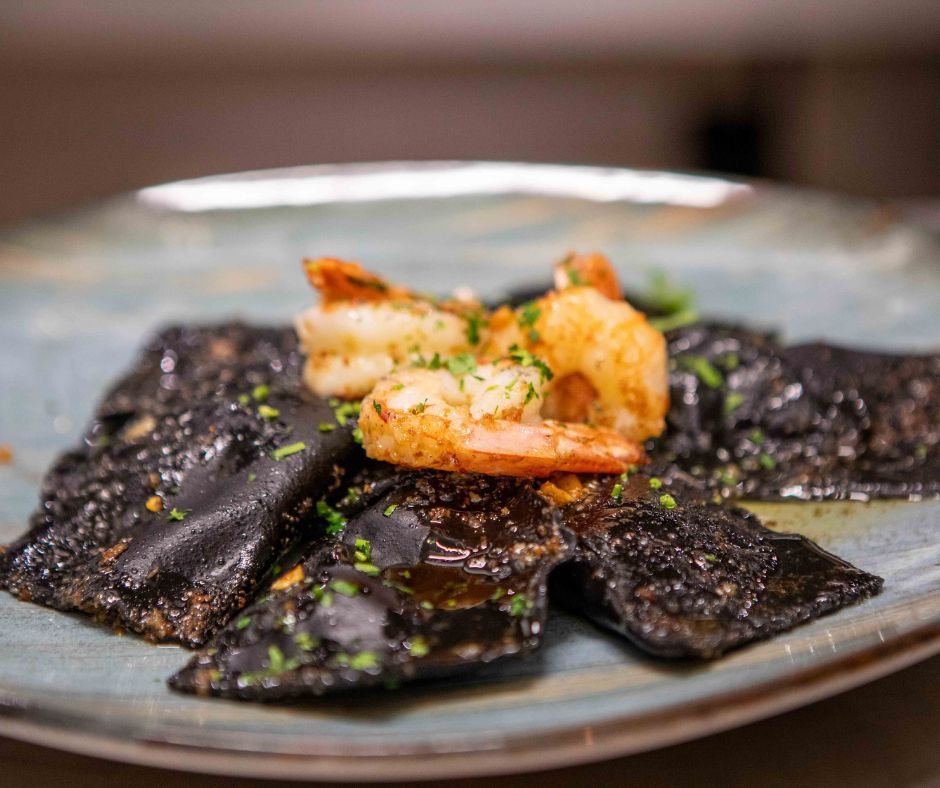 Pâtes farcies al nero di seppia aux crevettes