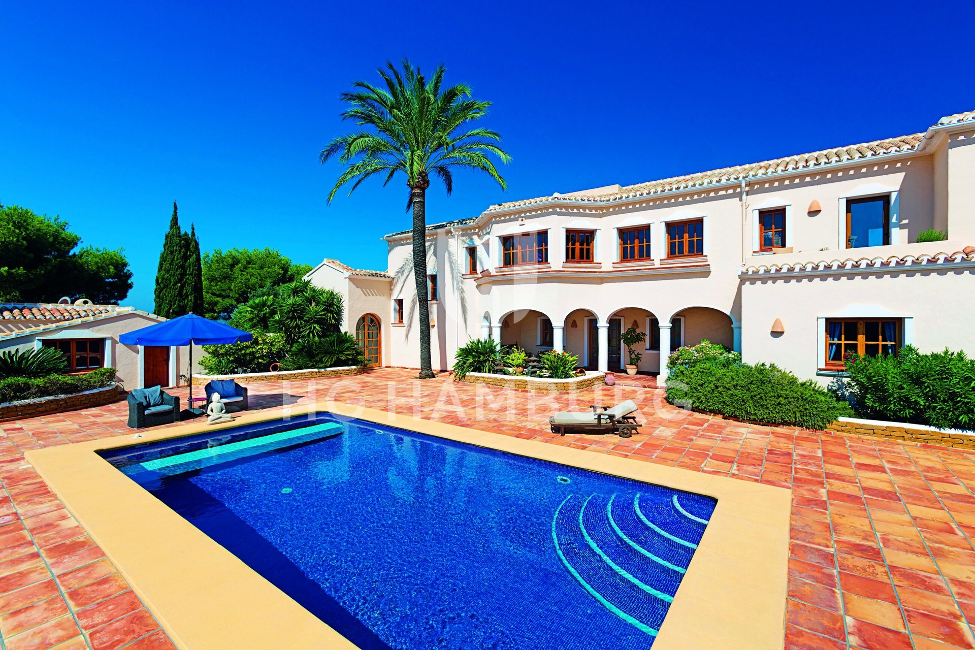 Pool and terraces of the same property (issue 317)