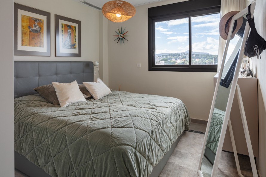 2 Bedrooms - — 11/23