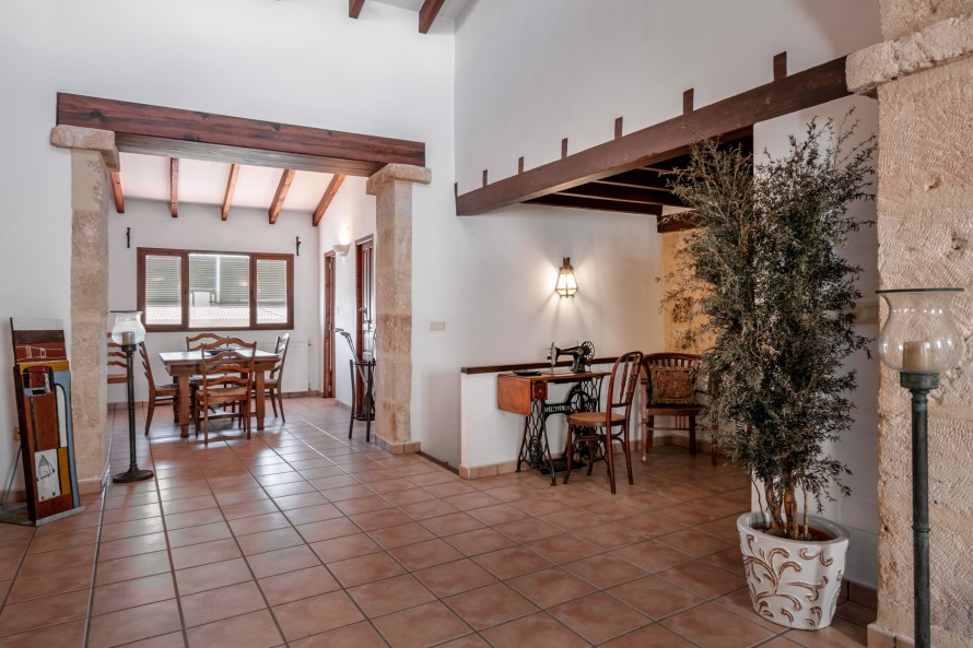 5 Bedrooms - — 6/28