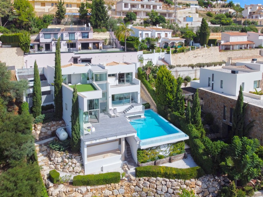 3 Bedrooms - — 2/26