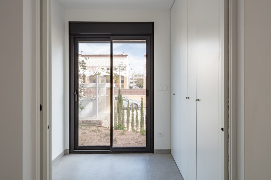 2 Bedrooms - — 10/24