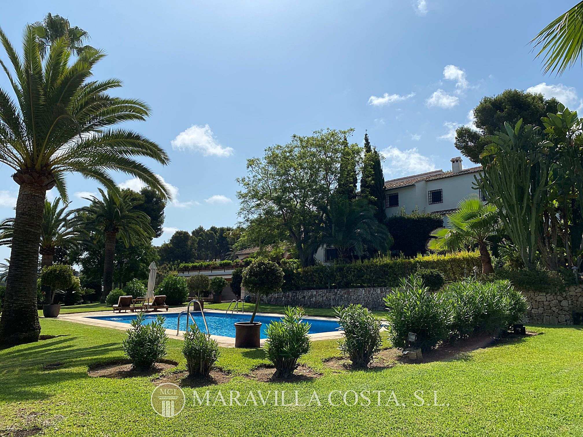 6 Bedrooms - Jávea — 50/50
