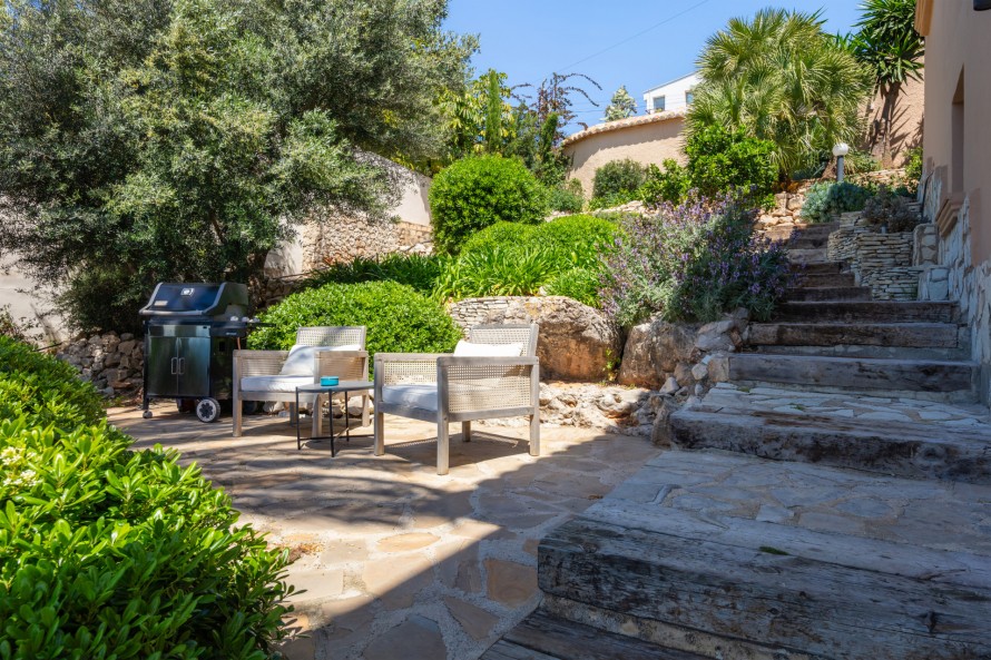 5 Bedrooms - — 48/50