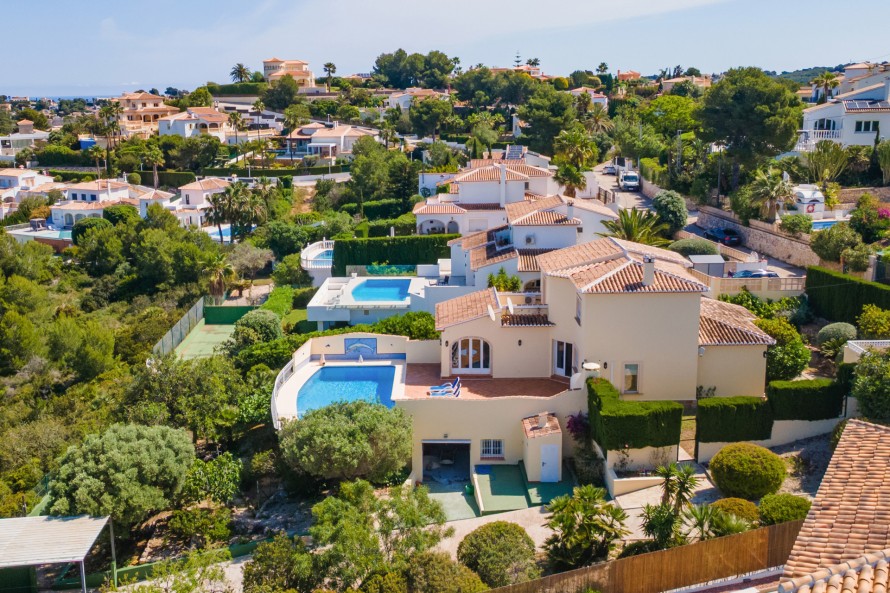 3 Bedrooms - — 37/40