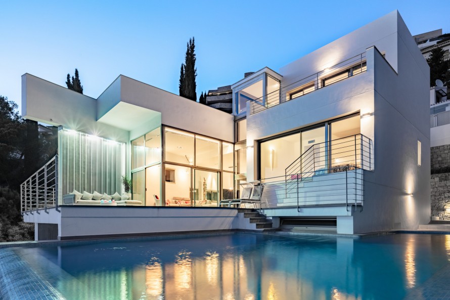 3 Bedrooms - — 23/26