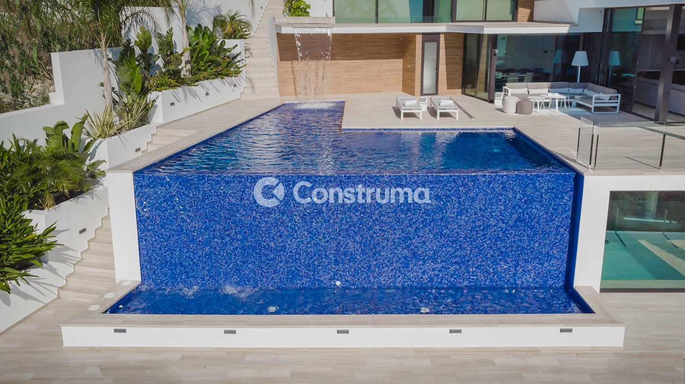 Zwembad op drie niveaus in Moraira