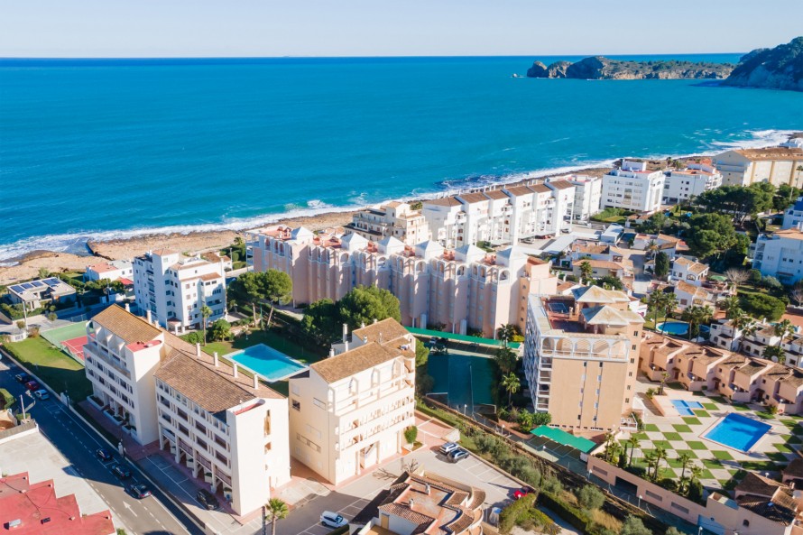 3 Bedrooms - — 22/22