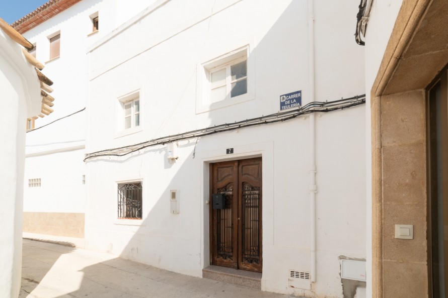 5 Bedrooms - — 19/20