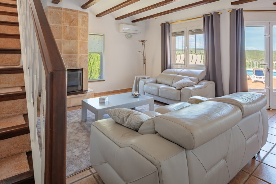 3 Bedrooms - — 5/40