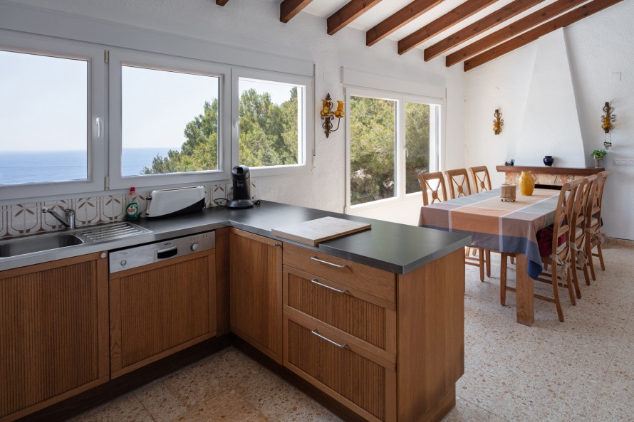 5 Bedrooms - — 7/34