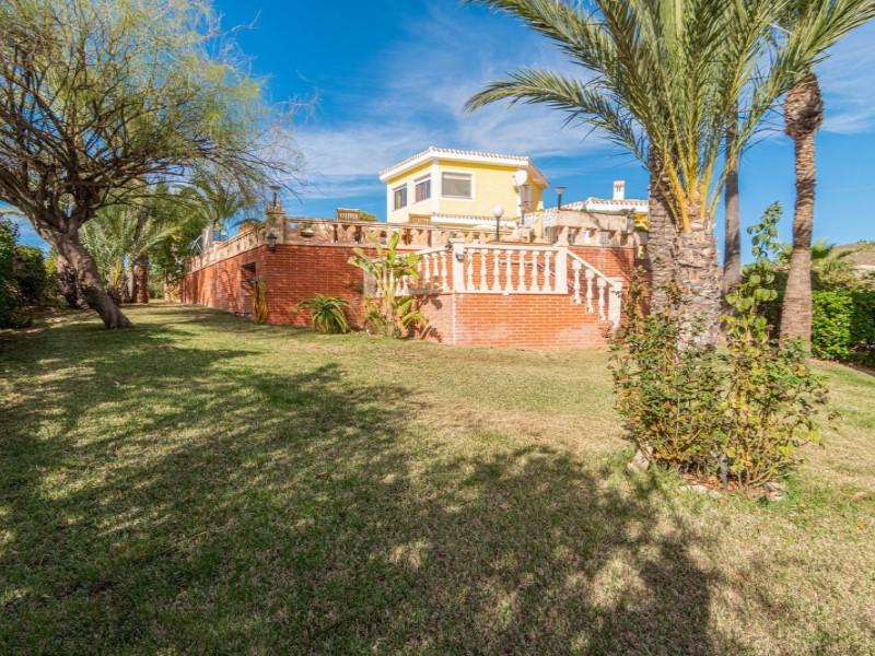 5 Bedrooms - El Campello — 12/56