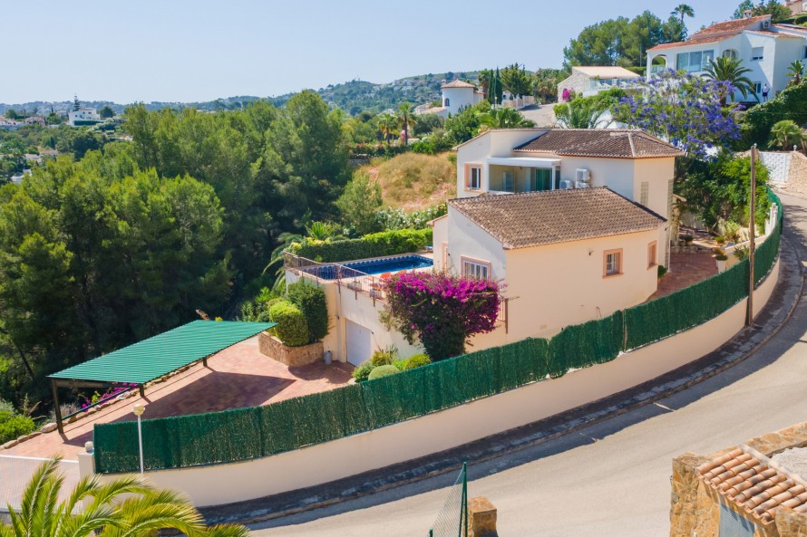 4 Bedrooms - — 32/36