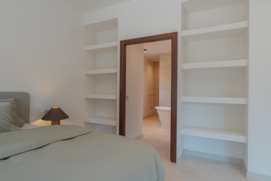 5 Bedrooms - — 21/48