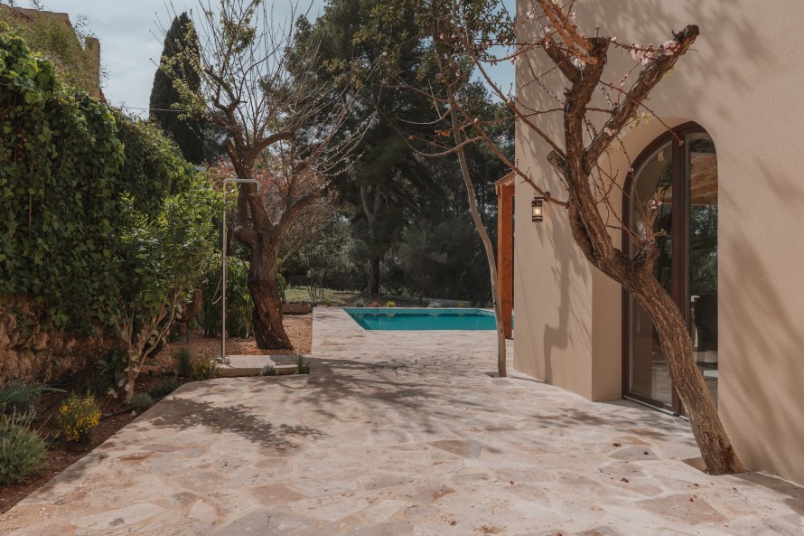 5 Bedrooms - — 43/48