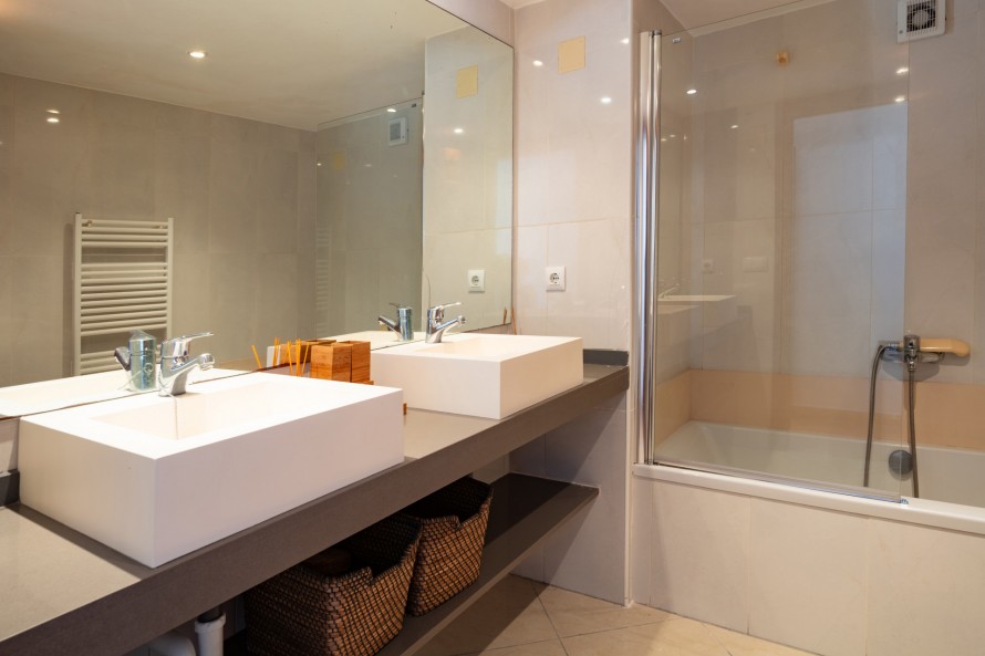 5 Bedrooms - — 18/34