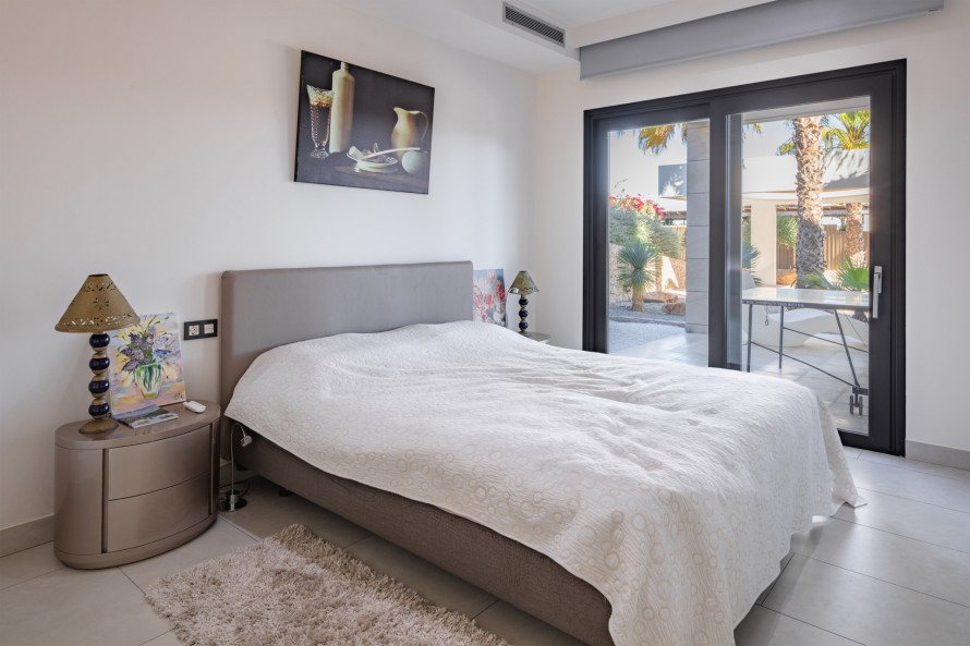 4 Bedrooms - — 9/25
