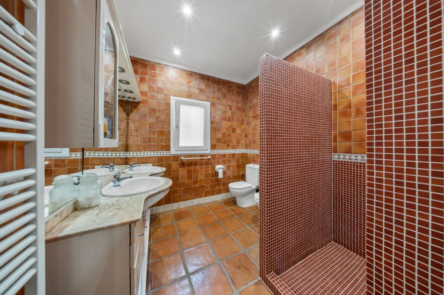 5 Bedrooms - — 21/39