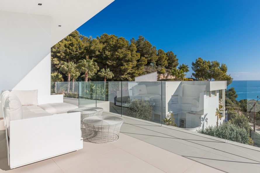4 Bedrooms - — 6/13