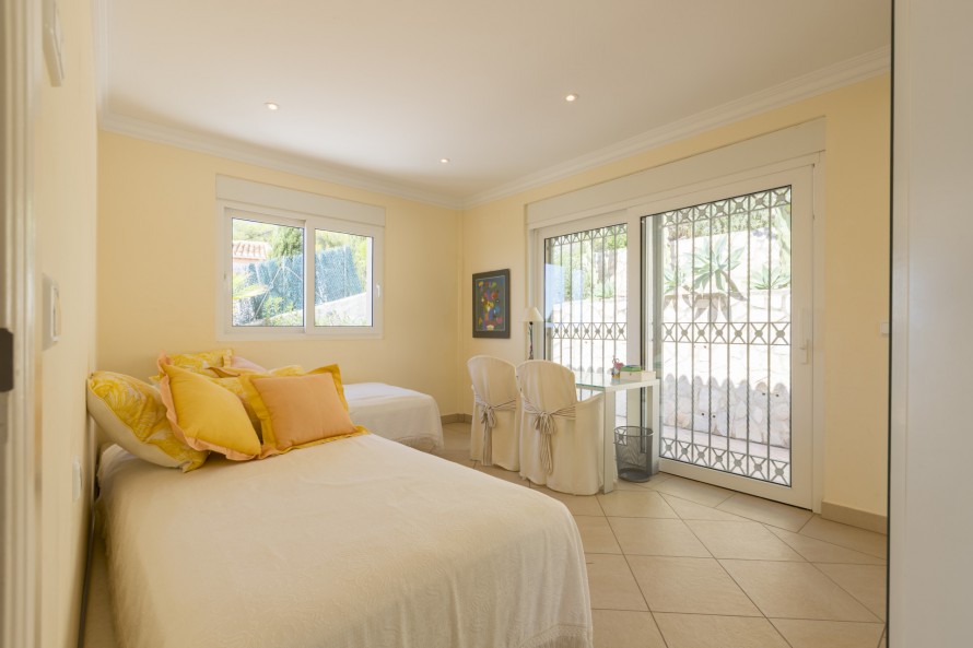 7 Bedrooms - — 22/29