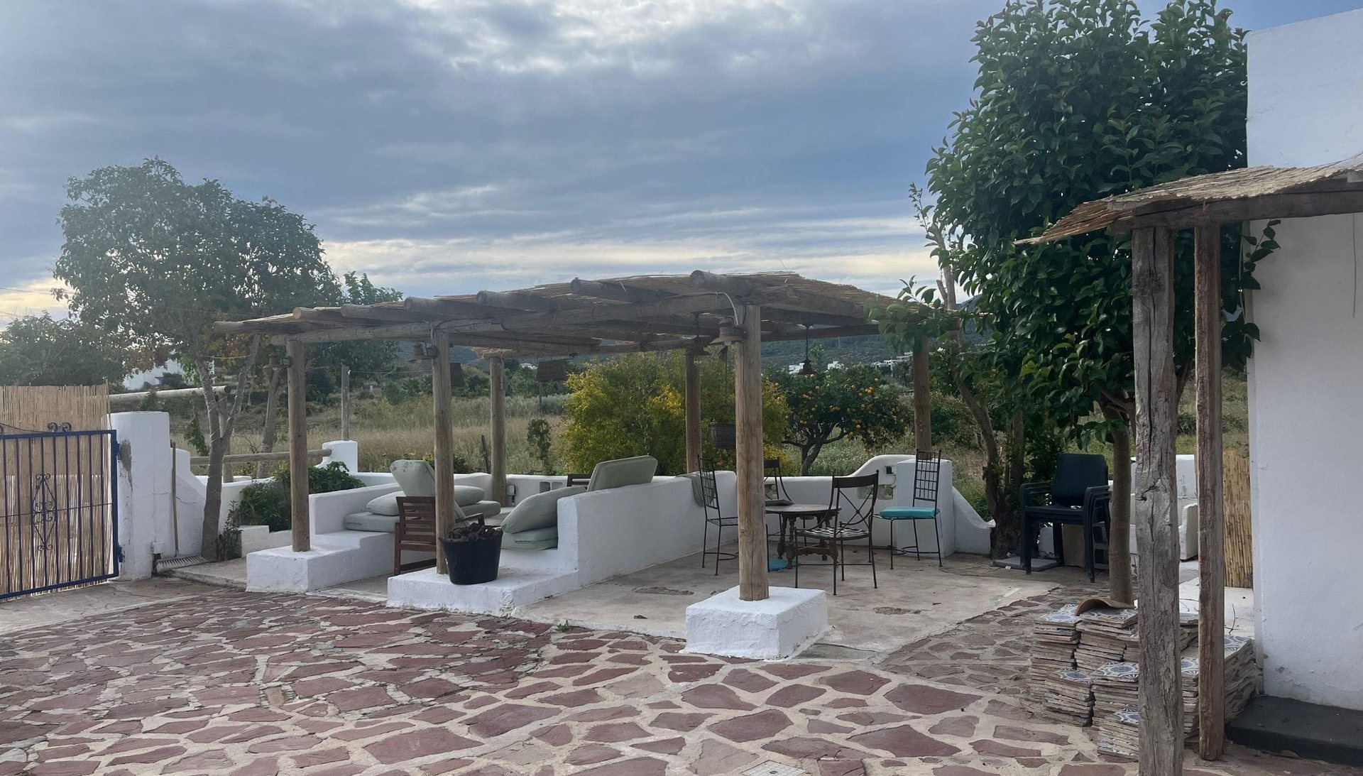 Espace extérieur sous la pergola