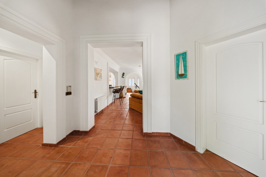 5 Bedrooms - — 16/39