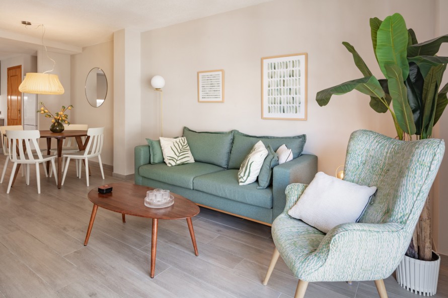 2 Bedrooms - — 6/21