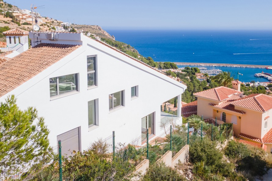 6 Bedrooms - — 30/31