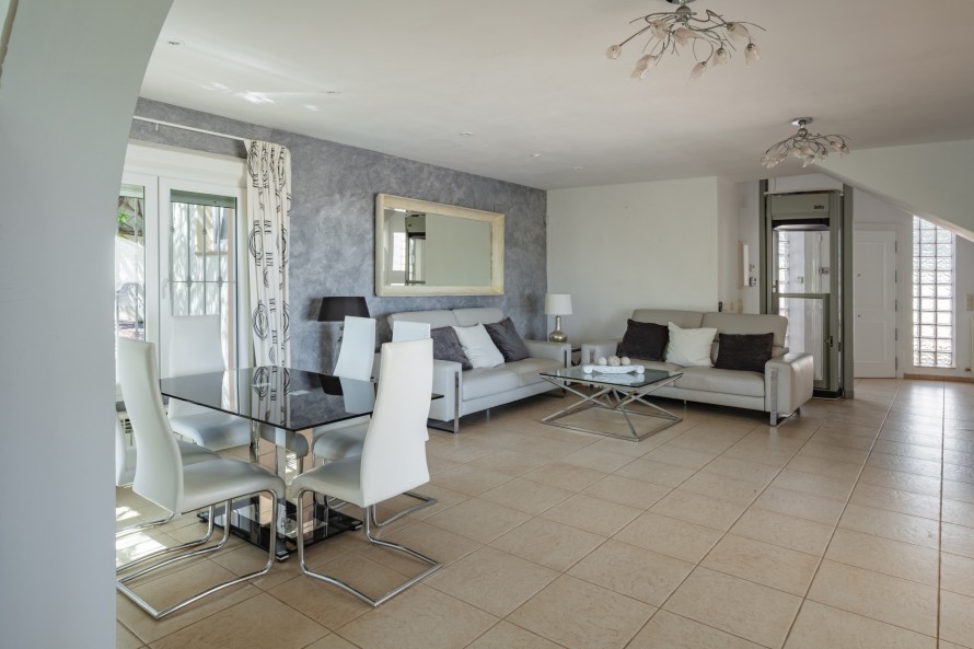 4 Bedrooms - — 6/36