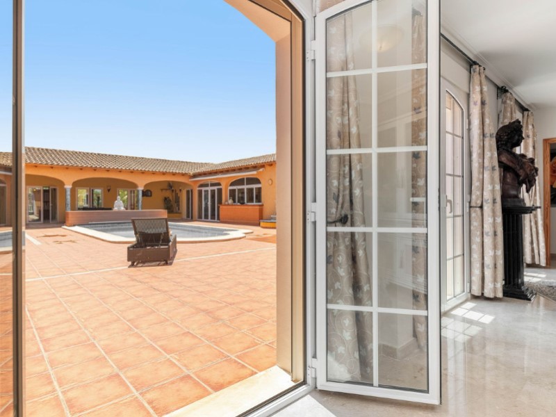 5 Bedrooms - Busot — 31/85