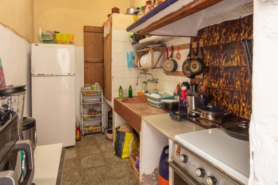 4 Bedrooms - — 10/21