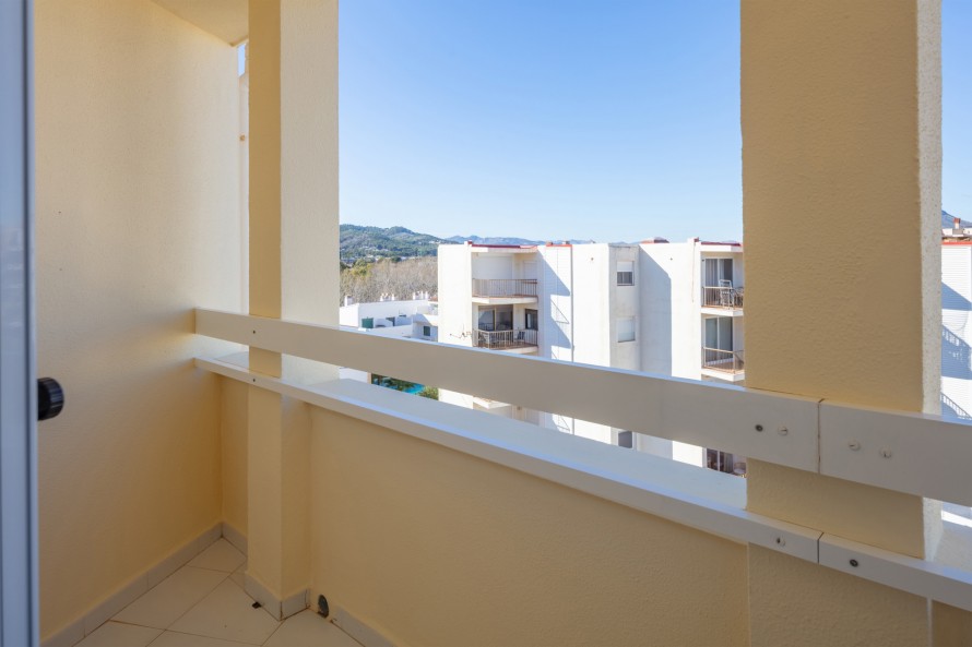 3 Bedrooms - — 14/22