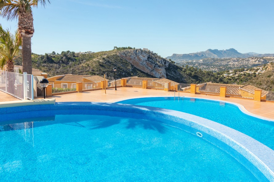 2 Bedrooms - — 24/30