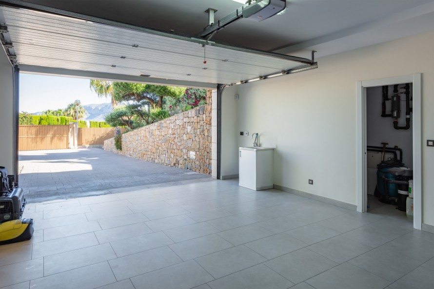 4 Bedrooms - — 17/25