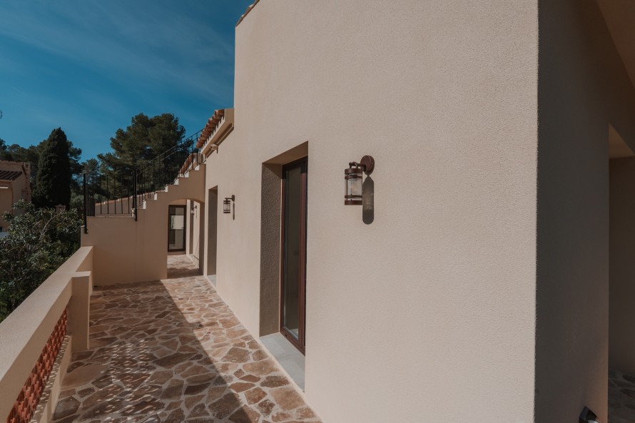 5 Bedrooms - — 35/48