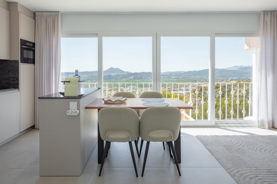 5 Bedrooms - — 18/50