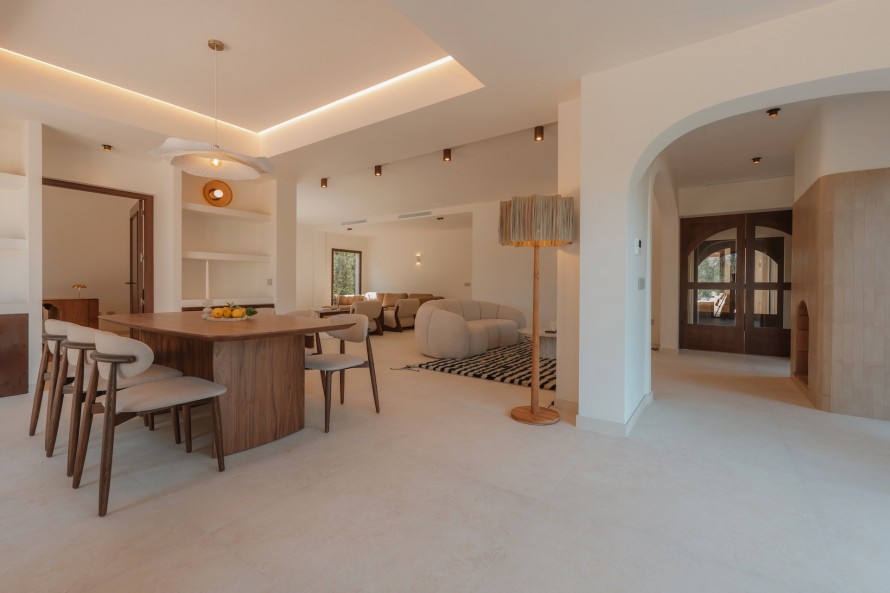 5 Bedrooms - — 11/48
