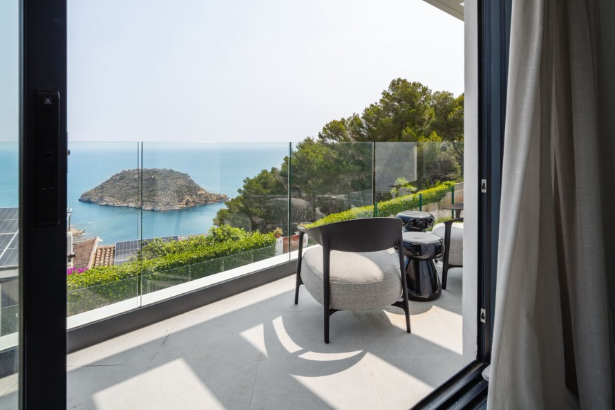 4 Bedrooms - — 3/18