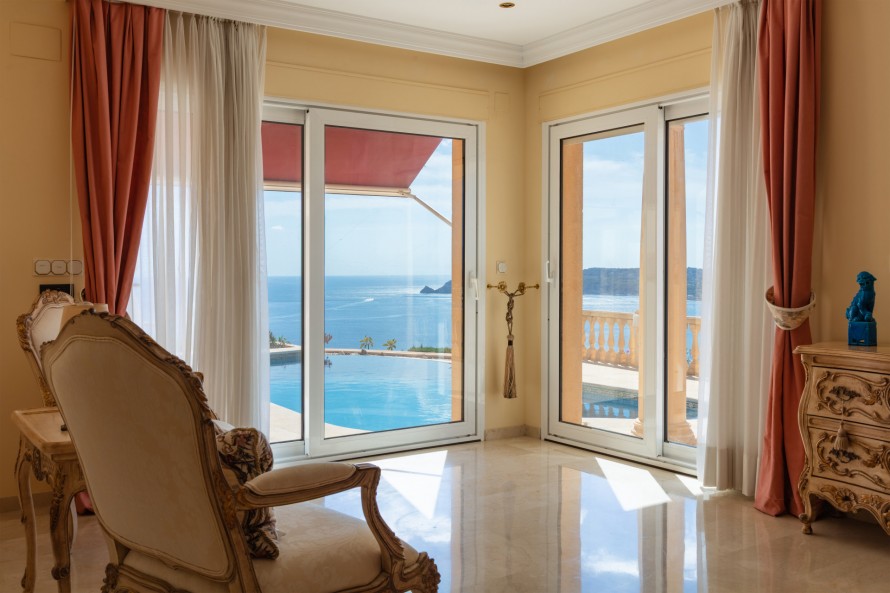 6 Bedrooms - — 16/35