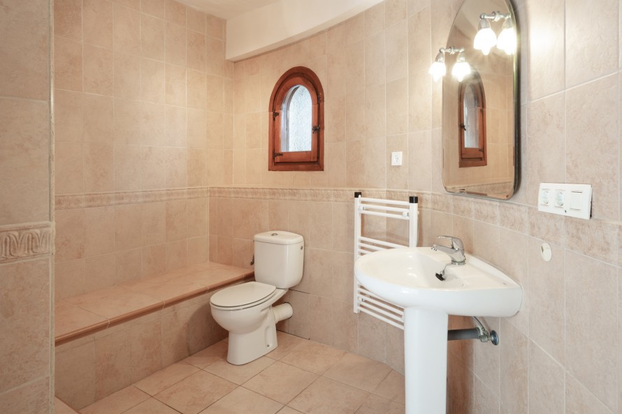 3 Bedrooms - — 18/30