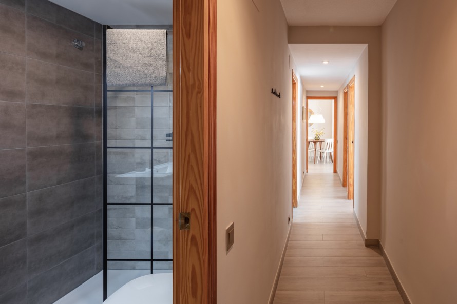 2 Bedrooms - — 20/21