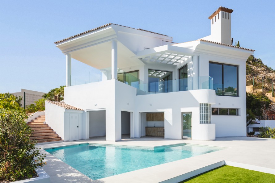 6 Bedrooms - — 3/31