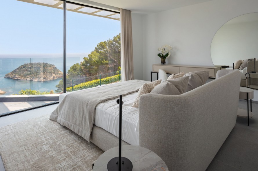 4 Bedrooms - — 8/18