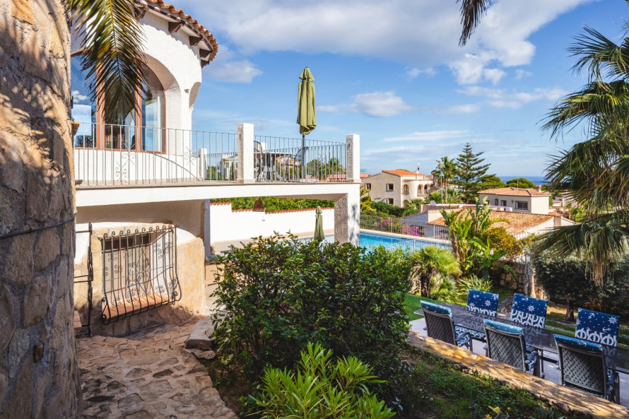 3 Bedrooms - — 23/30