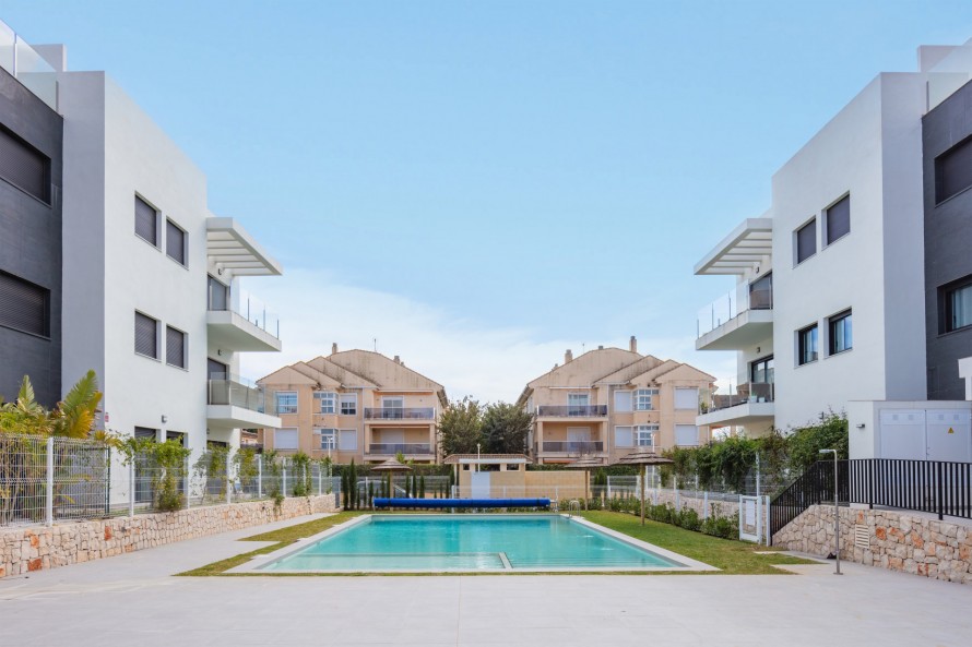 2 Bedrooms - — 24/24