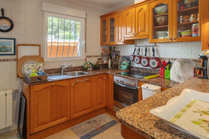 4 Bedrooms - — 12/36