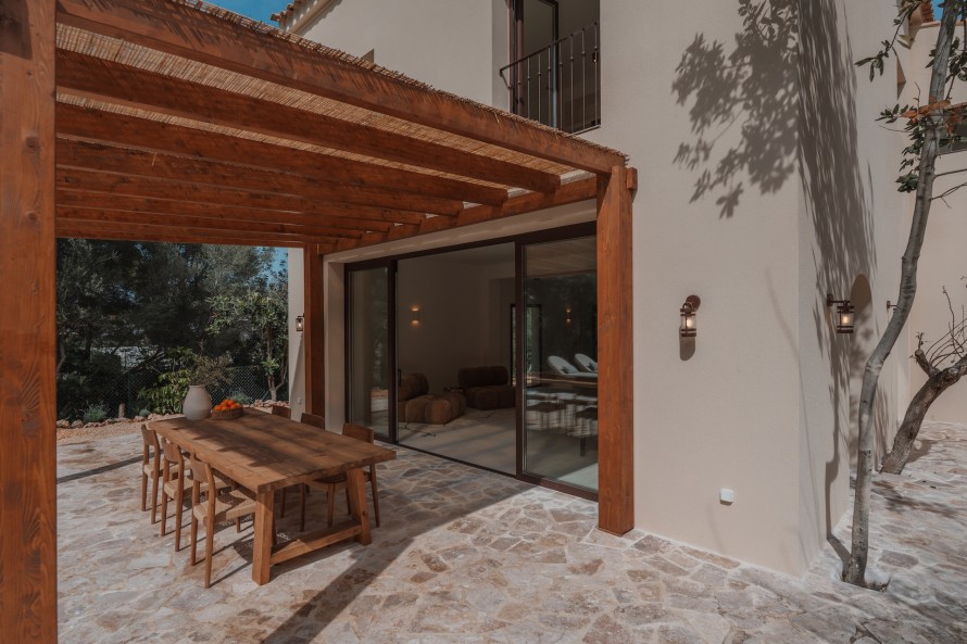 5 Bedrooms - — 41/48