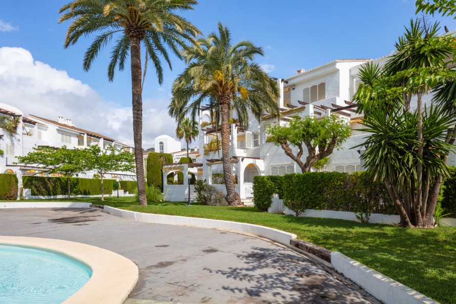 2 Bedrooms - — 32/36