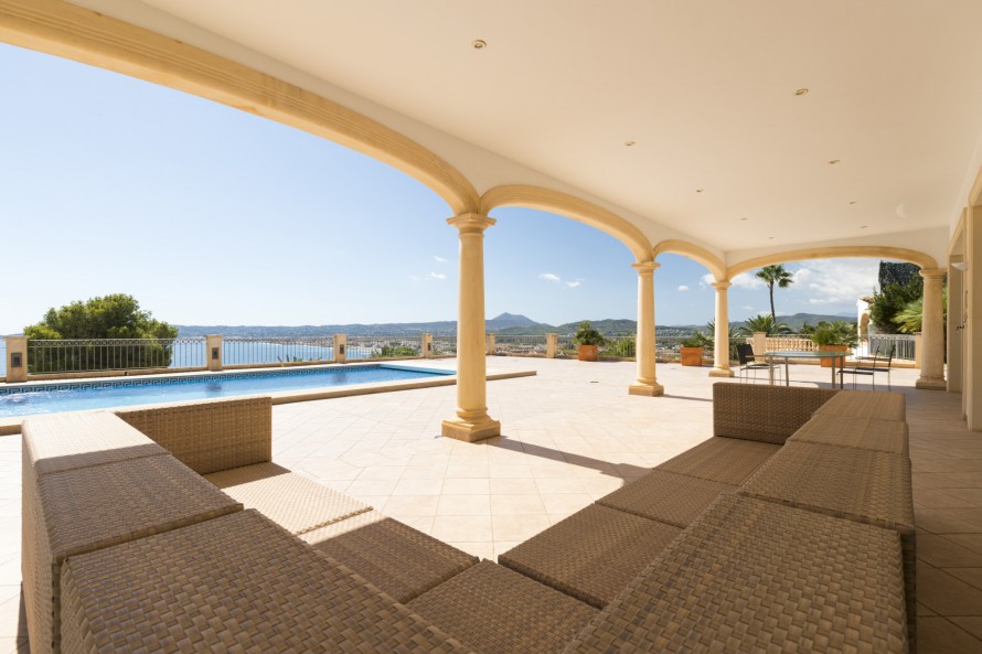 7 Bedrooms - — 11/29