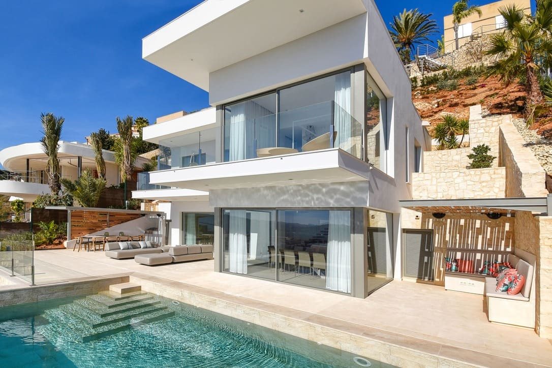 Villa Draper: pool and terrace